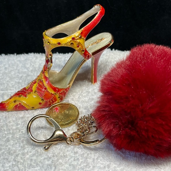 🖤furry purse bling key chain with RED FUR and gold accent - Picture 3 of 6